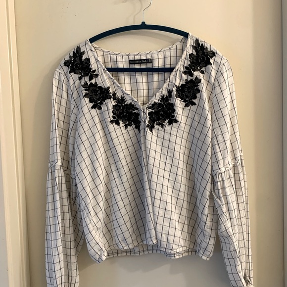 Abercrombie and Fitch Crop Top with Floral Embroidery - Picture 2 of 6